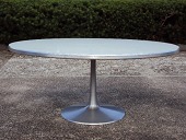 Cado
Stort cirkulært søjlebord
m/plade af hvid laminat og alu kant
Producent: Cado
Diameter 158 cm
Højde 71 cm
Stand efter alm. brug
med lidt ridser
Bordet kan beses efter aftale
emne nr:
155974 Cado
Stort cirkulært søjlebord
m/plade af hvid laminat og alu kant
Producent: Cado
Diameter 158 cm
Højde 71 cm
Stand efter alm. brug
med lidt ridser
Bordet kan beses efter aftale
emne nr:
155974