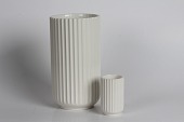 Lyngby Porcelænsfabrik
Lyngby vaser af creme porcelæn
Højde 20 cm kr. 1200
Højde 8 cm kr. 295,-
2. sortering
- fin fejlfri stand uden skår
emne nr:
242355 Lyngby Porcelænsfabrik
Lyngby vaser af creme porcelæn
Højde 20 cm kr. 1200
Højde 8 cm kr. 295,-
2. sortering
- fin fejlfri stand uden skår
emne nr:
242355