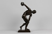 Busch
Figur i form af atletisk diskoskaster
antagelig efter romersk kopi af skulptøren Myron
(5. århundrede før Kristus)
Fremstillet af patineret bronze
i første halvdel af det 20 århundrede
Sign: Busch
Fremstillet hos Brødr. Grage Broncerstøberi
Højde 35 cm
Rigtig fin stand med god og patina
emne nr:
247479 Busch
Figur i form af atletisk diskoskaster
antagelig efter romersk kopi af skulptøren Myron
(5. århundrede før Kristus)
Fremstillet af patineret bronze
i første halvdel af det 20 århundrede
Sign: Busch
Fremstillet hos Brødr. Grage Broncerstøberi
Højde 35 cm
Rigtig fin stand med god og patina
emne nr:
247479