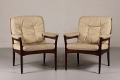 Gôte Môbler Nassjô
Par easy chairs fremstillet af bejdset bøgetræ
med hynder af lyst læder
Svensk design fra 1970'erne
Højde 84 cm
Bredde 73 cm
Dybde 79 cm
Fin stand efter almindelig brug
Stolene kan beses efter aftale
emne nr:
265366 Gôte Môbler Nassjô
Par easy chairs fremstillet af bejdset bøgetræ
med hynder af lyst læder
Svensk design fra 1970'erne
Højde 84 cm
Bredde 73 cm
Dybde 79 cm
Fin stand efter almindelig brug
Stolene kan beses efter aftale
emne nr:
265366