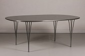 Piet Hein (1905 - 1996)
Stort super ellipsebord
med sort blank laminat og kant af aluminium
- sjælden udgave fra 1973
Længde 180 cm
Bredde 120 cm
Højde 70 cm
En af vor tids største klassikere
baseret på Piet Heins legendariske
superellipseforme, som blev skabt
ud fra grundigt overvejede matematiske
beregninger.
Produceret hos Fritz Hansen A/S
Rigtig fin stand med alm tegn på brug
Bordet kan beses efter aftale
emne nr:
266621 Piet Hein (1905 - 1996)
Stort super ellipsebord
med sort blank laminat og kant af aluminium
- sjælden udgave fra 1973
Længde 180 cm
Bredde 120 cm
Højde 70 cm
En af vor tids største klassikere
baseret på Piet Heins legendariske
superellipseforme, som blev skabt
ud fra grundigt overvejede matematiske
beregninger.
Produceret hos Fritz Hansen A/S
Rigtig fin stand med alm tegn på brug
Bordet kan beses efter aftale
emne nr:
266621