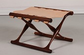 Poul Hundevad
Guldhøj taburet PH 41 af palisander
med sæde af kernelæder
Udført hos Poul Hundevad - Vamdrup
Længde 48 cm
Bredde 42 cm
Højde 33 cm
Fin stand med nyt kernelæder
emne nr:
267372 Poul Hundevad
Guldhøj taburet PH 41 af palisander
med sæde af kernelæder
Udført hos Poul Hundevad - Vamdrup
Længde 48 cm
Bredde 42 cm
Højde 33 cm
Fin stand med nyt kernelæder
emne nr:
267372