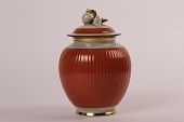 Royal Copenhagen
Nils Thorsson og Thorkild Olsen
Stor krakelé lågkrukke med orange dekoration
model 212 / 2781
Højde 25 cm
Diameter 15 cm
1. sortering
- fin fejlfri stand
emne nr:
272290 Royal Copenhagen
Nils Thorsson og Thorkild Olsen
Stor krakelé lågkrukke med orange dekoration
model 212 / 2781
Højde 25 cm
Diameter 15 cm
1. sortering
- fin fejlfri stand
emne nr:
272290