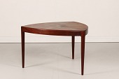Dansk møbeldesign
Organisk trekant formet sofabord
af oliebehandlet nøddetræ
Producent: Dansk møbelfabrik
Længde 93 cm
Bredde 93 cm
Højde 60 cm
Fin stand
Bordet kan beses efter aftale
emne nr:
297586 Dansk møbeldesign
Organisk trekant formet sofabord
af oliebehandlet nøddetræ
Producent: Dansk møbelfabrik
Længde 93 cm
Bredde 93 cm
Højde 60 cm
Fin stand
Bordet kan beses efter aftale
emne nr:
297586