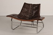 Skandinavist Møbeldesign
Stor stol med brune læder hynder
og stel af forkromet stel
Højde 77 cm
Sædehøjde 40 cm
Bredde 110 cm
Dybde 77 cm
Fin stand efter almindelig brug
Stolen kan beses efter aftale
emne nr:
301053 Skandinavist Møbeldesign
Stor stol med brune læder hynder
og stel af forkromet stel
Højde 77 cm
Sædehøjde 40 cm
Bredde 110 cm
Dybde 77 cm
Fin stand efter almindelig brug
Stolen kan beses efter aftale
emne nr:
301053