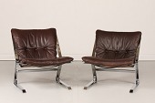 Elsa og Nordahl Solheim
Par lave stole model Pirate fra 1970'erne
m/mocca brune læderhynder
og stel af forkromet metal
Møbelproducent: O. P. Rykken
Højde 71 cm
Sædehøjde 39 cm
Bredde 63 cm
Dybde 80 cm
Fin stand med god patina
Stolene kan beses efter aftale
emne nr:
309957 Elsa og Nordahl Solheim
Par lave stole model Pirate fra 1970'erne
m/mocca brune læderhynder
og stel af forkromet metal
Møbelproducent: O. P. Rykken
Højde 71 cm
Sædehøjde 39 cm
Bredde 63 cm
Dybde 80 cm
Fin stand med god patina
Stolene kan beses efter aftale
emne nr:
309957