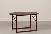 Svend Langkilde
Butlers tray af palisander på
løs underdel med beslag og
bøjler af messing
Fremstillet for Illums Bolighus i 1960'erne
Længde 76/88 cm
Bredde 48/61 cm
Højde 50 cm
Meget fin stand
Bordet kan beses efter aftale
emne nr:
325544 Svend Langkilde
Butlers tray af palisander på
løs underdel med beslag og
bøjler af messing
Fremstillet for Illums Bolighus i 1960'erne
Længde 76/88 cm
Bredde 48/61 cm
Højde 50 cm
Meget fin stand
Bordet kan beses efter aftale
emne nr:
325544