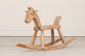 Kay Bojesen (1886-1958)
Gyngehest fremstillet af sæbebehandlet bøgetræ
Højde 48 cm
Længde 73 cm
Bredde 23 cm
Fin stand
Gyngehesten kan beses efter aftale
emne nr:
351274 Kay Bojesen (1886-1958)
Gyngehest fremstillet af sæbebehandlet bøgetræ
Højde 48 cm
Længde 73 cm
Bredde 23 cm
Fin stand
Gyngehesten kan beses efter aftale
emne nr:
351274