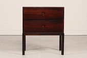Aksel Kjersgaard (1925-2018)
Entre kommode model 386 m/3 skuffer
fremstillet af palisander
Højde 69 cm
Længde 59 cm
Dybde 35 cm
Producent: Aksel Kjersgaard - Odder
Rigtig fin stand
Kommoden kan beses efter aftale
emne nr:
360904 Aksel Kjersgaard (1925-2018)
Entre kommode model 386 m/3 skuffer
fremstillet af palisander
Højde 69 cm
Længde 59 cm
Dybde 35 cm
Producent: Aksel Kjersgaard - Odder
Rigtig fin stand
Kommoden kan beses efter aftale
emne nr:
360904