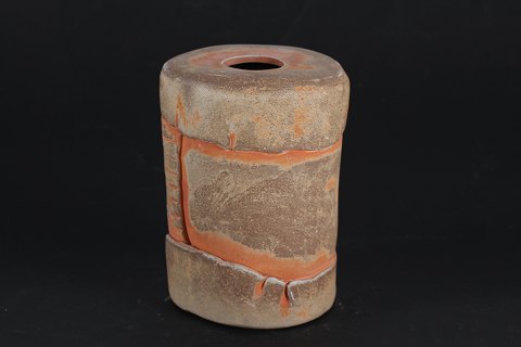 Richard ManzSkulpturel formet vaseaf keramik