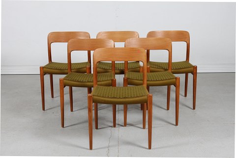 N. O. Møller 
6 stole model nr. 75
fremstillet af eg
